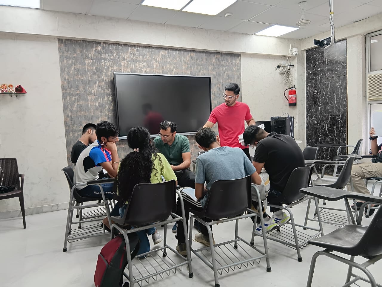 Personalized doubt session at Sumit Dang Commerce Classes Rohini